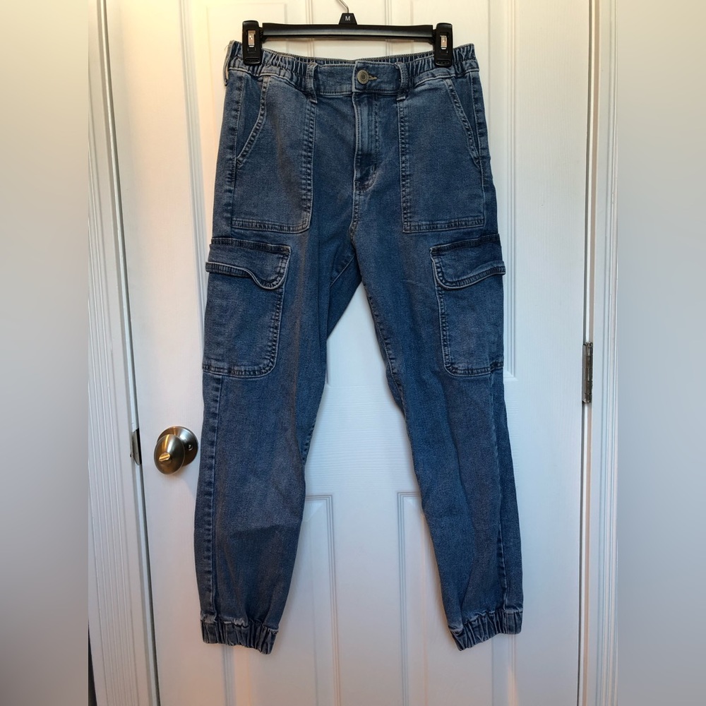 Cargo mom jeans.